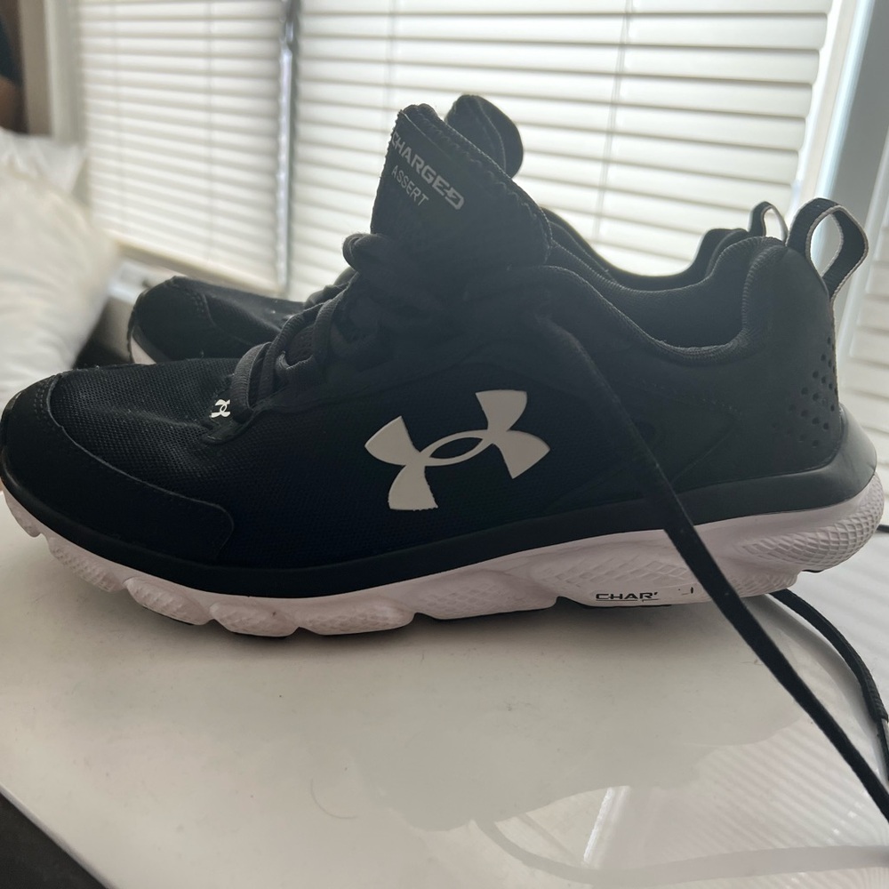 Under armor 8.5 tennis shoes